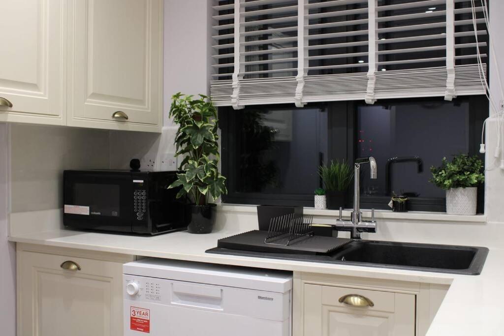 5 Star Apartment Londra Dış mekan fotoğraf